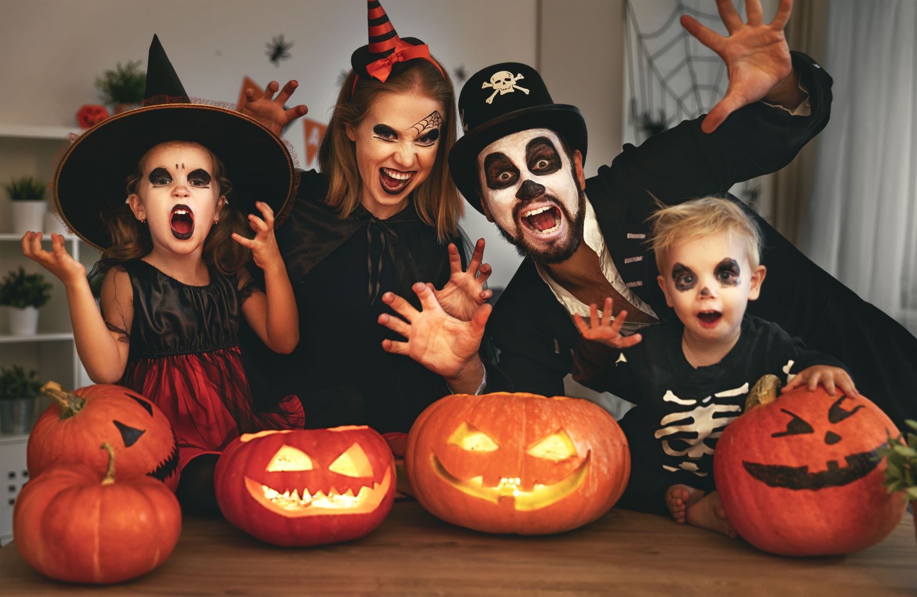 small family halloween resized 3